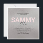 Faux Silver Bat Mitzvah Uitnodiging<br><div class="desc">Deze vierkant vleermuismitzvah partijuitnodiging kenmerkt jouw naam dat in een vette moderne doopvont met uw middennaam in trendy handgeschreven manuscripttypografie over een faux zilveren achtergrond wordt geplaatst. De uitnodigingskaart keert terug naar een aanvullende grijze achtergrond. Een schattige maar eenvoudige keuze voor het stijlvolle feest van je meisje. Ga naar DoTellABelle...</div>