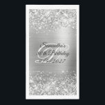 Faux Silver Glitter en Folie 80th Birthday Servet<br><div class="desc">Creëer je eigen 80ste verjaardag gasthanddoekjes voor haar speciale mijlpaalfeest. Het fancy monogram behouden of verwijderen. Pas de fancy stijlen van het calligrafiemanuscript aan. Faux met een dunne, dunne, grijze en witte glitter tegen een coördinerend faux glanzend folie grafisch afbeelding. Alle glans en metalen zilverglans in dit moderne, girale design...</div>