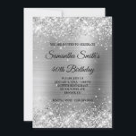Faux Silver Glitter en Shiny Folie 40th Birthday Kaart<br><div class="desc">Een glamoureus monogramme 40e verjaardag,  5x7 uitnodiging voor haar. Faux sparkly Silver Glitter tegen een coördinerend faux glanzend folie grafisch afbeelding. Het fancy zwart-witte kalligrafische monogram en de tekst kunnen worden aangepast. Al de glans en de glans in dit moderne,  dunne design zijn digitale beelden.</div>