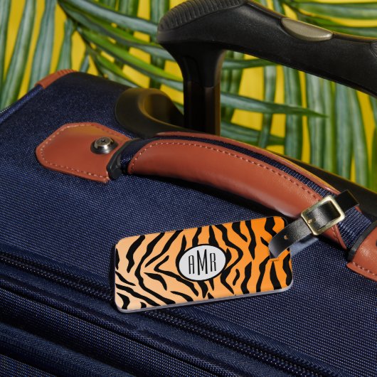 Faux Tiger Print Monogram Bagagelabel (Voorkant Insitu 3)