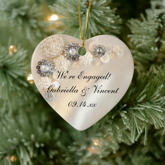 Faux White Pearl and Diamond Button Verloving Keramisch Ornament (Boom)