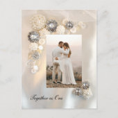 Faux White Pearl and Diamond Buttonnen Wedding Aankondigingskaart (Voorkant)