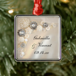 Faux White Pearl and Diamond Buttonnen Wedding Metalen Ornament