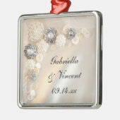 Faux White Pearl and Diamond Buttonnen Wedding Metalen Ornament (Links)