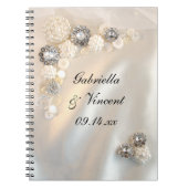 Faux White Pearl and Diamond Buttonnen Wedding Notitieboek (Voorkant)