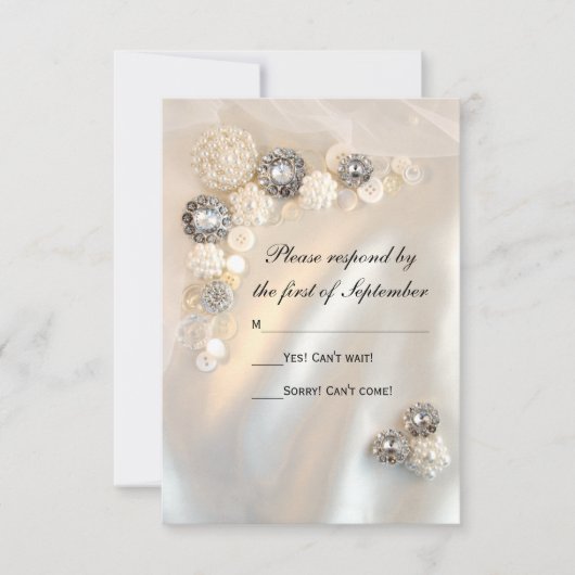 Faux White Pearls and Diamond Buttonnen Wedding RSVP Kaartje (Voorkant)