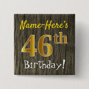 Faux Wood, Faux Gold 46th Birthday + Custom Name Vierkante Button 5,1 Cm