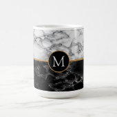 Faux Zwart Wit Marmeren Koffie Mok Custom Letter (Midden)