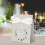 Favor boxes with bows, Elegant favor boxes Bedankdoosjes<br><div class="desc">Simplify the organization of the most beautiful day of your life with our elegant favor boxes. Every detail, from the bow to the shades of purple flowers, is designed to add a touch of grace to your wedding or graduation ceremony. Favor boxes are the perfect gift, an elegant expression of...</div>