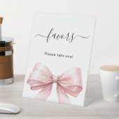 Favor teken roze strik wit reclamebord met voetstuk (Insitu)