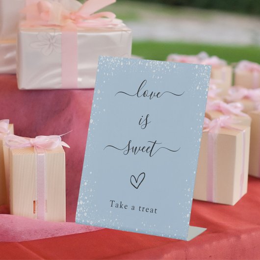 Favor teken stoffige blauw zilveren liefde is zoet reclamebord met voetstuk