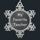 Favoriete docent-chalkboard-ontwerpcadeauidee tin sneeuwvlok ornament<br><div class="desc">Favoriete leraar Chalkboard Design Teacher Gift Idea kerstboomversiering</div>