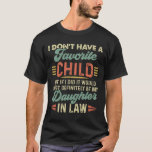 Favoriete kinderdochter in de wet Funny Gift T-shirt<br><div class="desc">Dit ontwerp bevat een grappig gezegde: "Ik heb geen favoriet kind, maar als ik dat wel deed, zou het zeker mijn schoondochter zijn." Dit is een geweldig geschenk voor de schoonvader of moeder in de wet van haar dochter. Grappig geschenk voor vader van schoondochter. Ideaal voor elke trotse schoonmoeder of...</div>