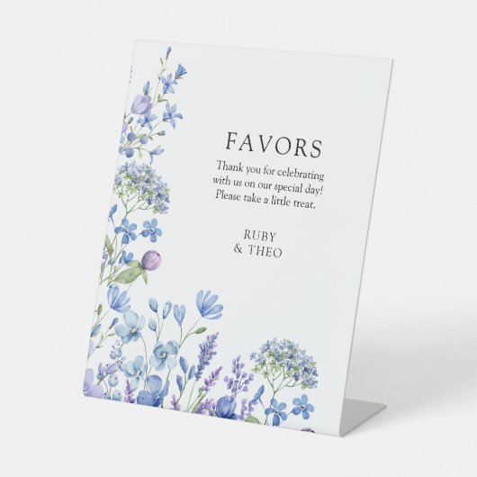 Favorieten Wildflower Periwinkle Floral Wedding Reclamebord Met Voetstuk (Voorkant)
