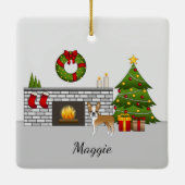 Fawn Boston Terrier in een feestelijke kerstzaal Keramisch Ornament (Achterkant)