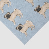 Fawn Color Pug Mops Hondenras Patroon op blauw Tissuepapier (Detail)