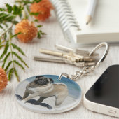 Fawn Pug bij Beach Sleutelhanger (Voorkant Rechts)