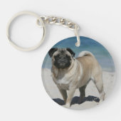 Fawn Pug bij Beach Sleutelhanger (Voorkant)