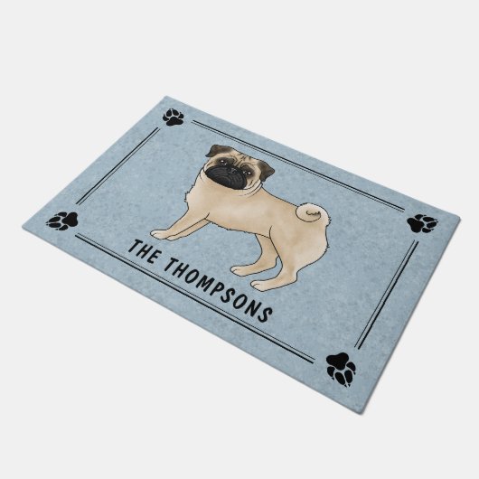 Fawn Pug Dog Schattige Cartoon ontwerp met familie Deurmat (Schuin)