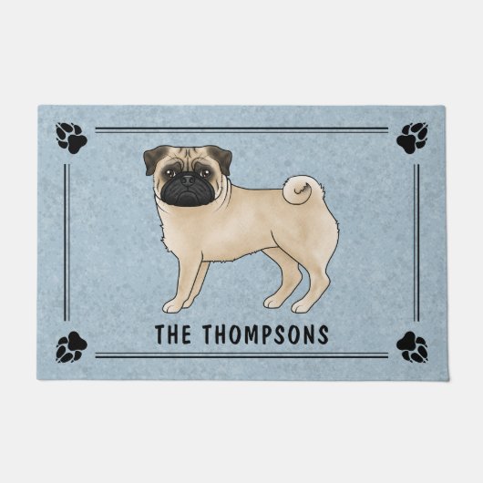 Fawn Pug Dog Schattige Cartoon ontwerp met familie Deurmat (Voorkant)