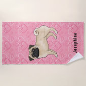 Fawn Pug Dog Schattige Mops en roze harten met naa Strandlaken (Voorkant)