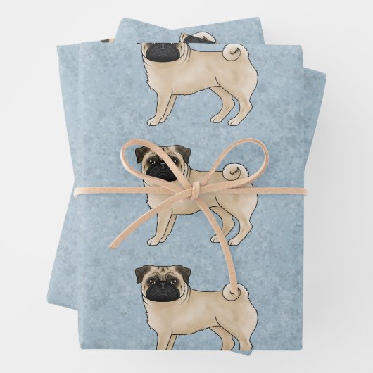 Fawn Pug Mops Hondenras ontwerppatroon op blauw Inpakpapier Vel (In situ)
