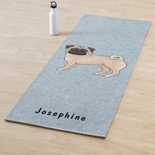 Fawn Pug Schattige Cartoon Dog met aangepaste naam Yogamat (In situ)