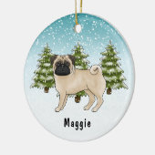 Fawn Pug Schattigee cartoon hond in blauw winterbo Keramisch Ornament (Links)