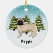 Fawn Pug Schattigee cartoon hond in blauw winterbo Keramisch Ornament (Achterkant)