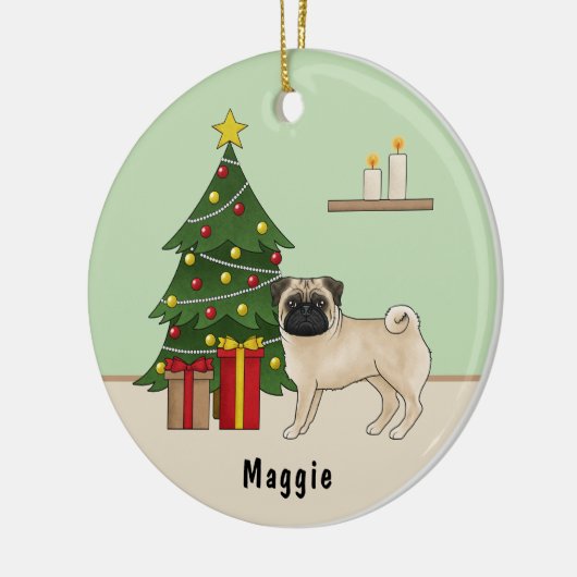 Fawn Pug Schattigee cartoon hond met een kerstboom Keramisch Ornament (Links)