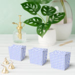 Faye en Lauren Blauw Gingham Bedankdoosjes<br><div class="desc">Introductie van onze charmante cadeauverpakkingen met geruite ontwerpen,  de perfecte manier om uw bruiloft-,  verjaardags- of zakelijke evenementgasten te bedanken. Deze op maat gemaakte cadeauverpakkingen zullen uw gasten zeker een speciaal gevoel geven en een blijvende indruk achterlaten.</div>
