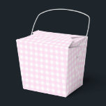 Faye en Lauren Pastel Pink Gingham Bedankdoosjes<br><div class="desc">Introductie van onze charmante gingham-ontworpen gunstboxen, de perfecte manier om dankbaarheid uit te drukken voor uw bruiloft, verjaardag of zakelijke evenementengasten. Deze aangepaste gunstboxen zorgen ervoor dat uw gasten zich speciaal voelen en een blijvende indruk achterlaten. Elke gunst doos biedt afmetingen van 4 inch in de breedte, 2, 5 inch...</div>