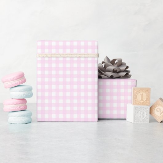 Faye en Lauren Pastel Pink Gingham Cadeaupapier (Baby Shower)