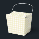 Faye en Lauren Pastel Yellow Gingham Bedankdoosjes<br><div class="desc">Introductie van onze charmante gingham-ontworpen gunstboxen, de perfecte manier om dankbaarheid uit te drukken voor uw bruiloft, verjaardag of zakelijke evenementengasten. Deze aangepaste gunstboxen zorgen ervoor dat uw gasten zich speciaal voelen en een blijvende indruk achterlaten. Elke gunst doos biedt afmetingen van 4 inch in de breedte, 2, 5 inch...</div>