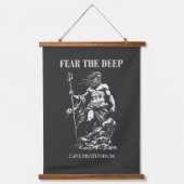 Fear the Deep – Poseidon Mythic  Hangend Wandkleed (Voorkant)