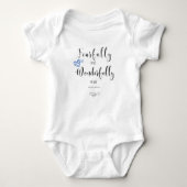 Fearful and Wonderully Made Scriptset Suite Romper (Voorkant)