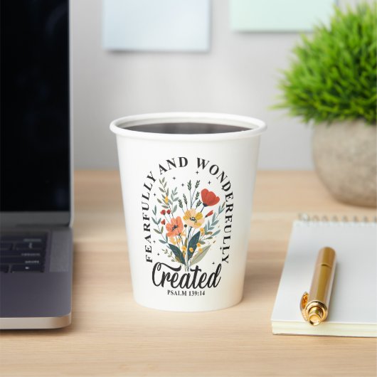 Fearful en Wonderful Made Papieren Bekers (Insitu)