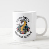 Fearless Spirit: Bold Snake en Rozen artwork Grote Koffiekop (Rechts)