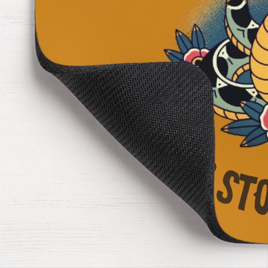 Fearless Spirit: Bold Snake en Rozen artwork Muismat (Hoek)