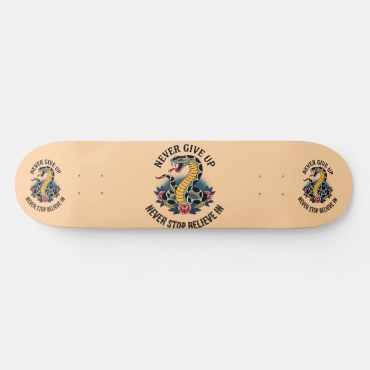 Fearless Spirit: Bold Snake en Rozen artwork Persoonlijk Skateboard (Horizontaal)