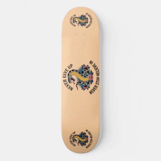 Fearless Spirit: Bold Snake en Rozen artwork Persoonlijk Skateboard (Voorkant)
