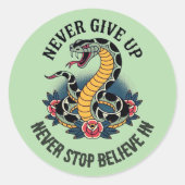 Fearless Spirit: Bold Snake en Rozen artwork Ronde Sticker (Voorkant)