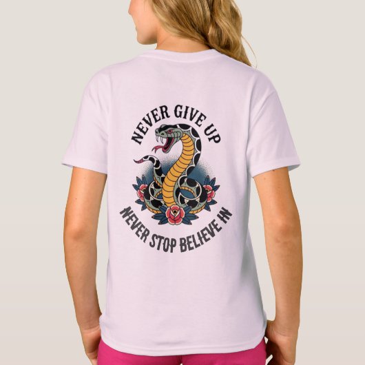 Fearless Spirit: Bold Snake en Rozen artwork T-shirt (Achterkant)