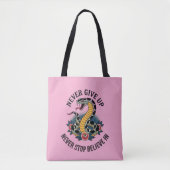 Fearless Spirit: Bold Snake en Rozen artwork Tote Bag (Voorkant)