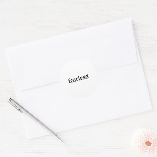 Fearless Tee Shirt, Fearless And Strong Motivation Ronde Sticker (Envelop)