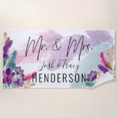Feather & Flowers Mr en Mrs. Personalized Wedding Strandlaken (Voorkant)