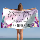 Feather & Flowers Mr en Mrs. Personalized Wedding Strandlaken<br><div class="desc">Maak een verklaring op het zwembad of het strand met onze ruime keuze aan super schattige aanpasbare badhanddoeken. We hebben elegante,  klastige,  ook leuke en speelvolle design voor volledige afdrukken. Gewoon gehuwd,  bruiloft,  huwelijksfoto's,  weddenschappen,  weddenschappen,  nieuwigheden,  weddenschappen,  huwelijksreceptie,  huwelijksreis,  huwelijksreis,  huwelijksreis,  persoonlijk Verloving Vrijgezellenfeest.</div>