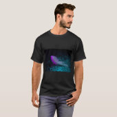 Feather Touch: Natte Natuur Kunst T-shirt (Voorkant volledig)