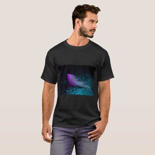 Feather Touch: Wet Nature Art Tee T-shirt (Voorkant volledig)