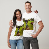 "Feathered Interruption: De Grote EMU-fotobom" T-shirt (Unisex)